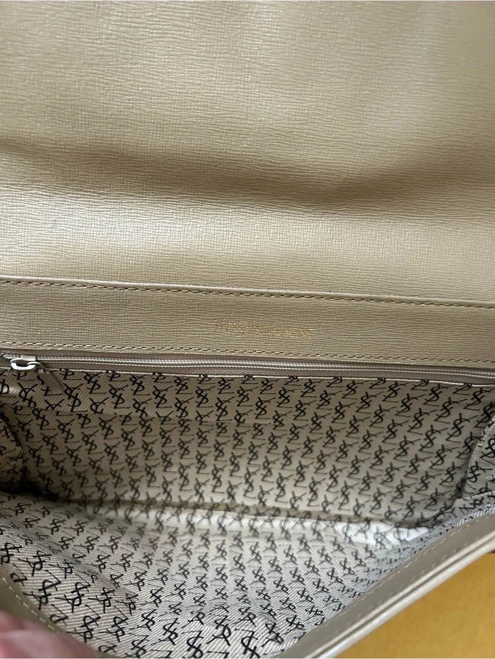Yves Saint Laurent Giraffe Print Women’s Foldover Clutch Bag - Picture 8 of 14